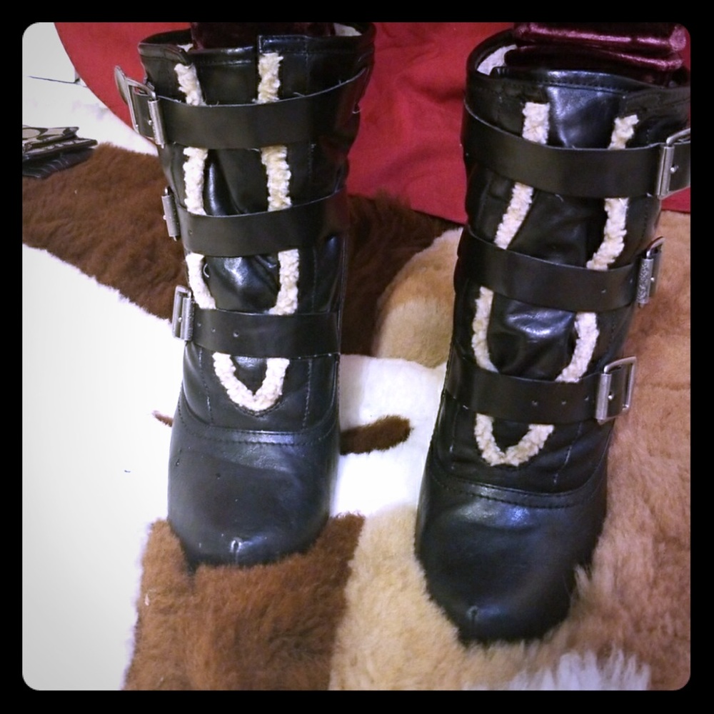 Heel black boots